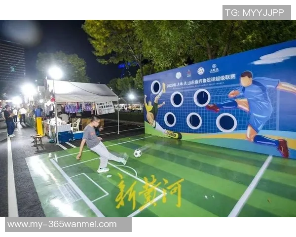 足球之夜成都激情四溢球迷欢聚共庆足球盛宴尽享精彩赛事与文化交流